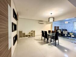 Blk 202A Compassvale South Gate (Sengkang), HDB Executive #450321101